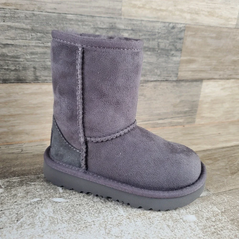 Ugg Classic II Kids Boots Sz 7 Comfort Gray Sheepskin Lined Round Toe Pull On